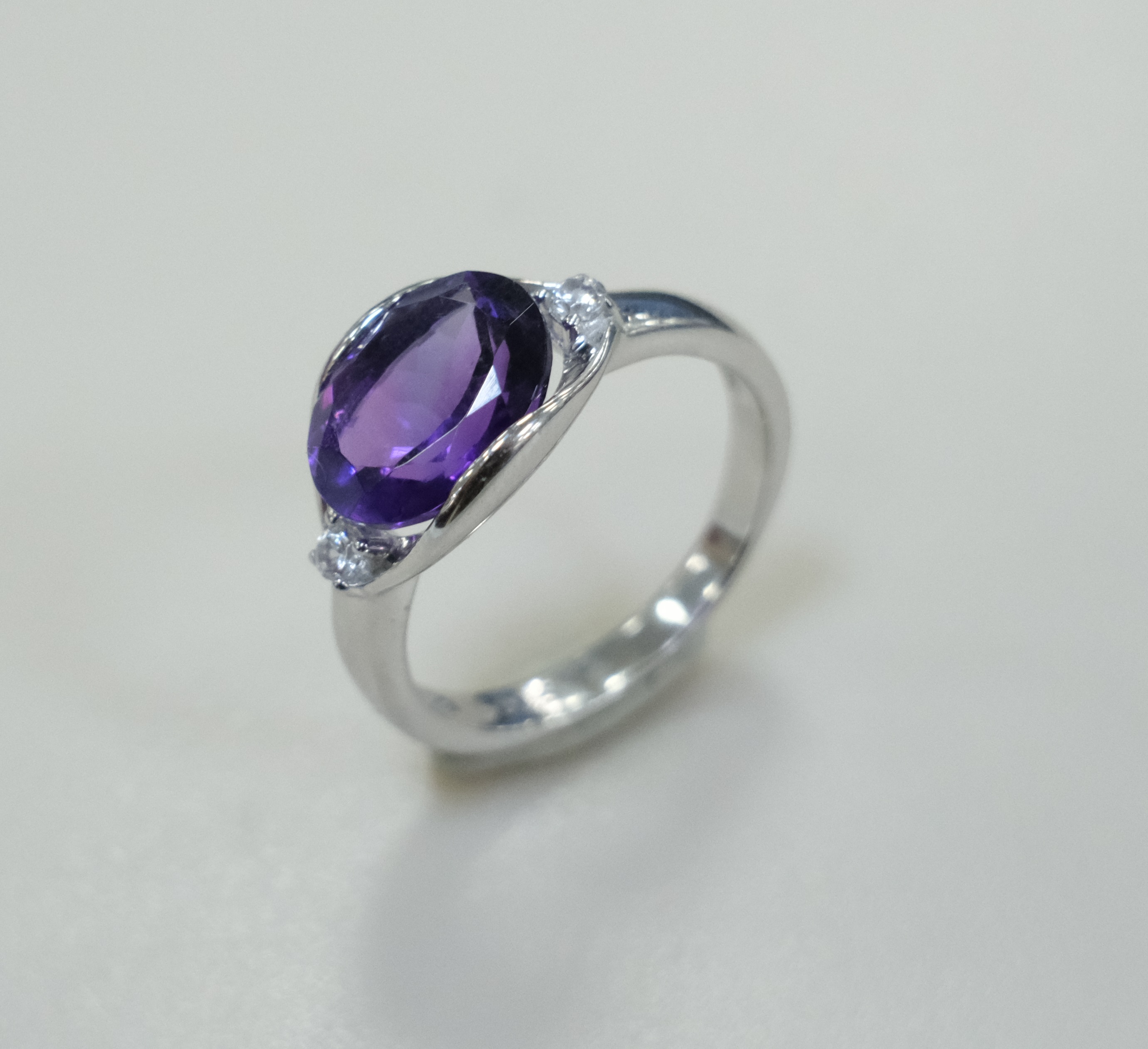Серебряное кольцо с аметистом